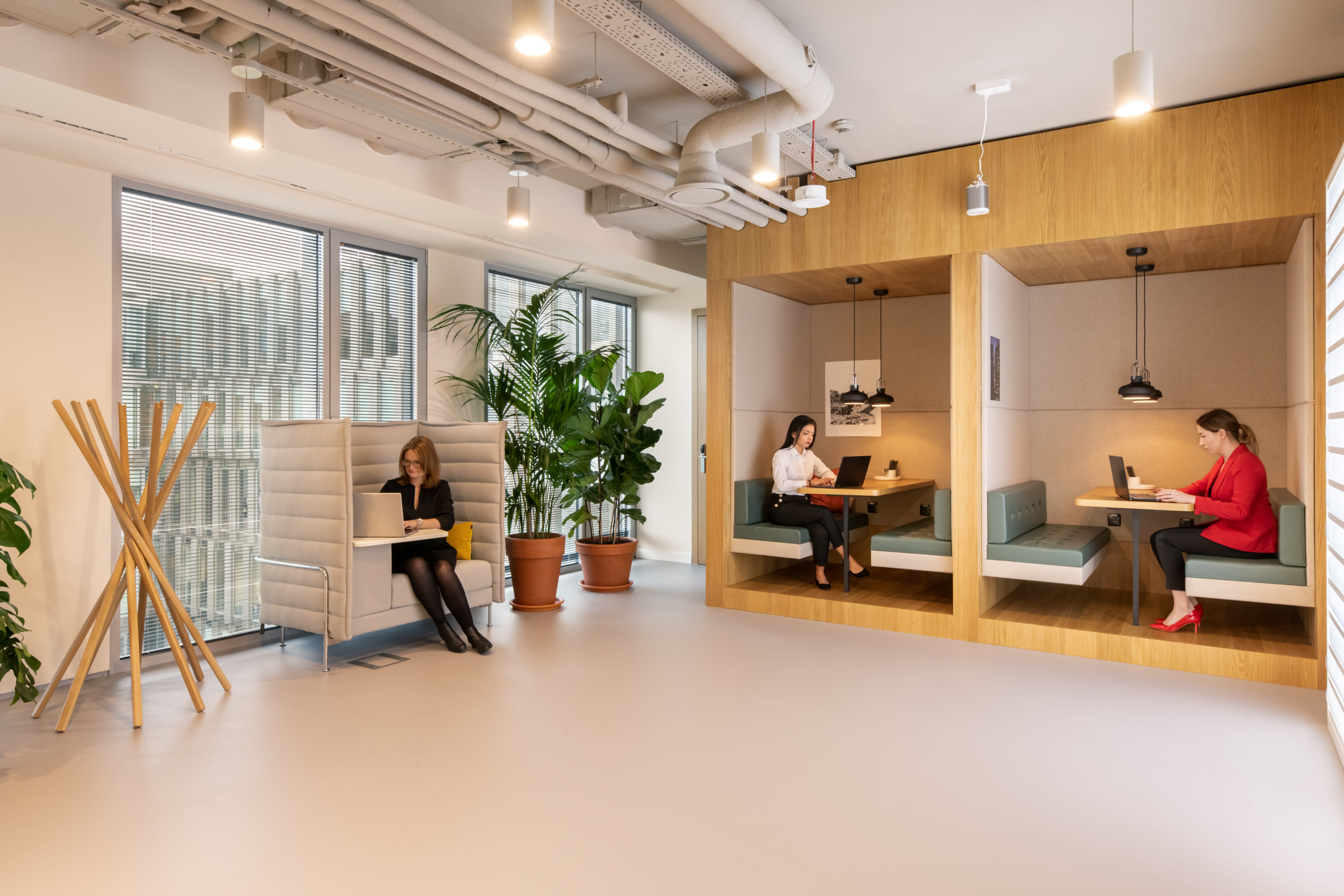 Modern flexible workspace with cozy booths for collaboration at Spaces The Mailbox. - Banner