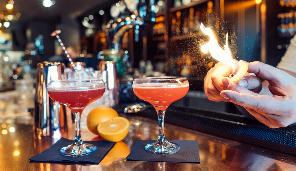 Elegant cocktails at Aluna Birmingham's vibrant cocktail bar, ideal for upscale events. - Banner