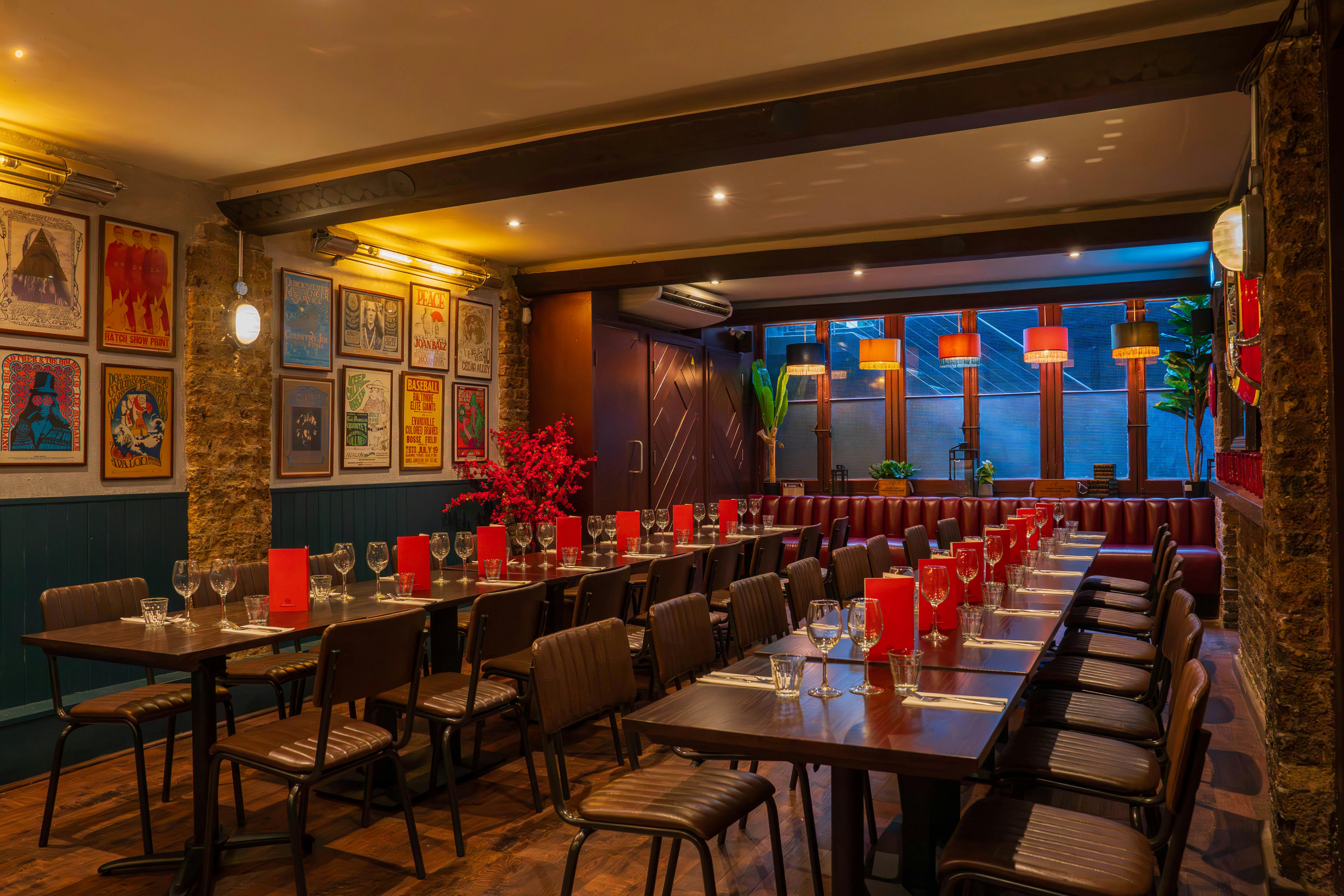 Maxwell's Bar and Grill - Studio bar image 1