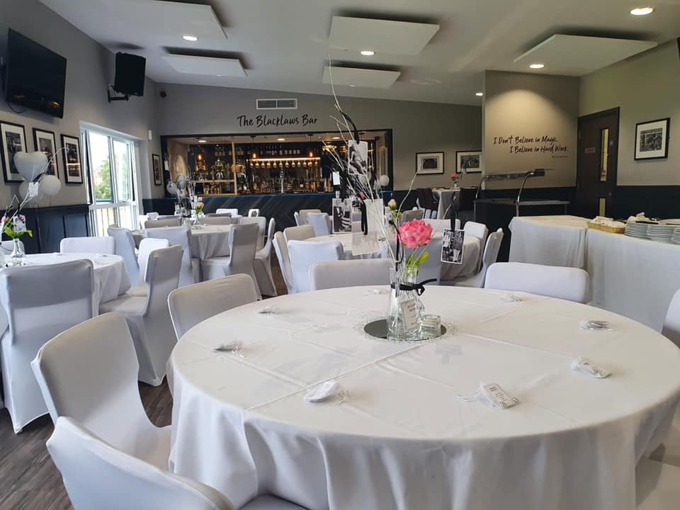 Elegant event space with round tables, perfect for meetings and receptions.