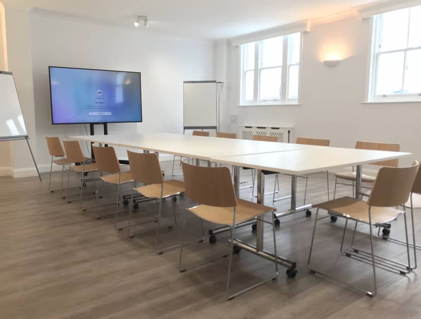 Modern meeting room in St Pauls Knightsbridge with large screen for collaborative events.