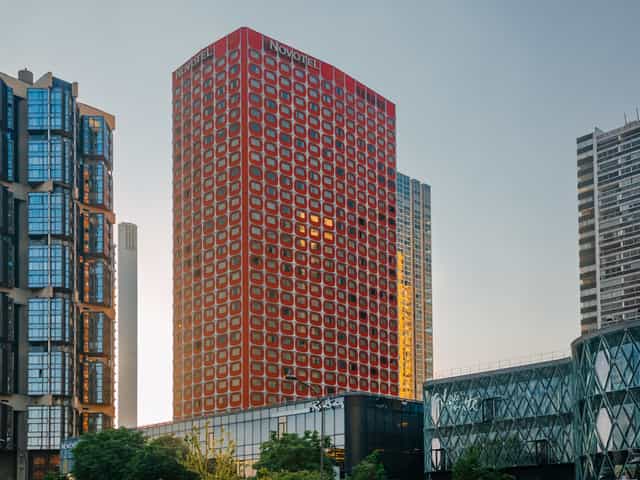 Espace La Seine at Novotel Paris, ideal venue for conferences with modern architecture.