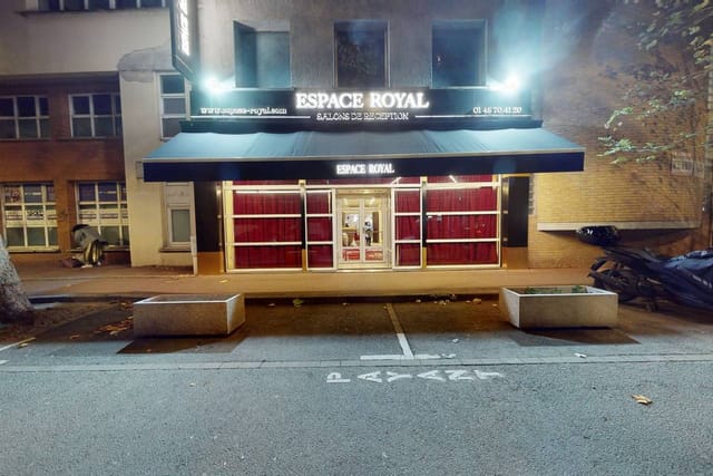 Espace Royal exterior with stylish facade, ideal for meetings and events.
