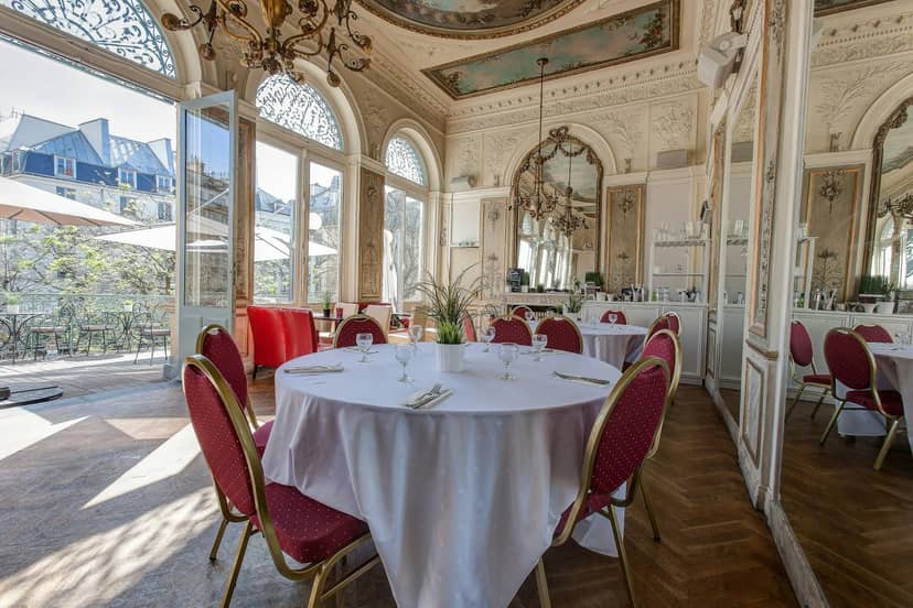 Elegant Théâtre du Gymnase event space with round tables for upscale gatherings.