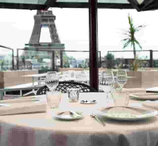 Les Ombres restaurant
