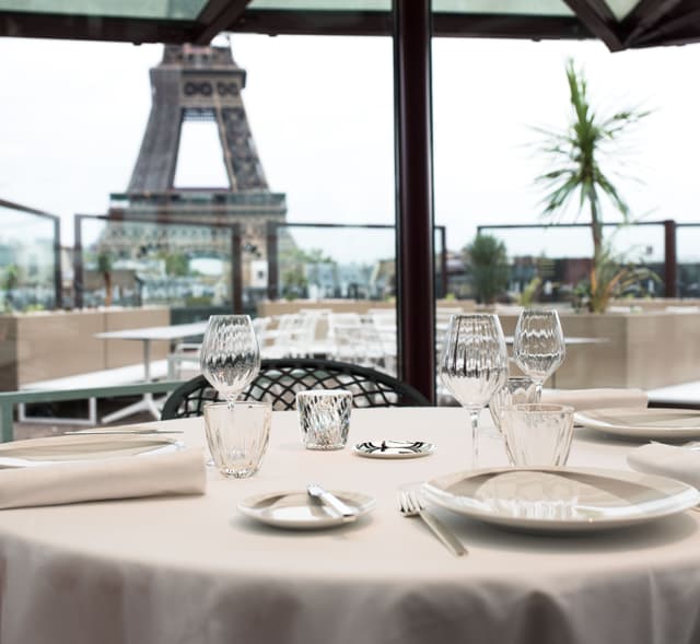 Les Ombres restaurant