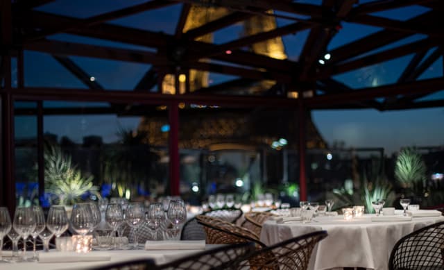 Les Ombres restaurant