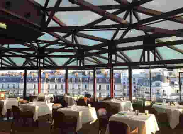 Les Ombres restaurant