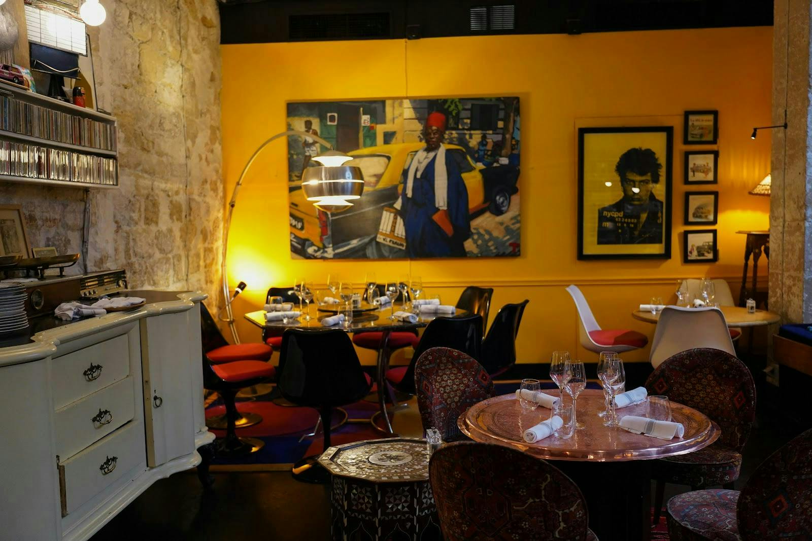 Vibrant restaurant in Derrière with bold yellow walls, perfect for events and gatherings.