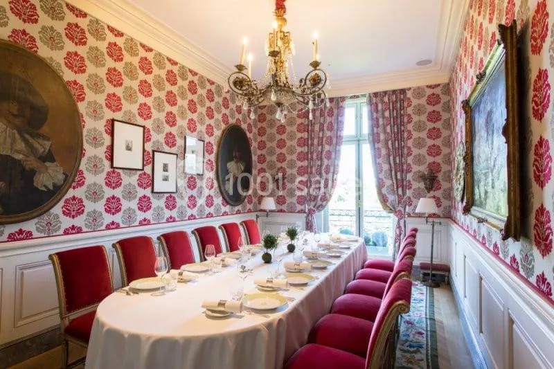 Auguste Escoffier in Le Clarence's elegant meeting room with oval table, ideal for corporate events.