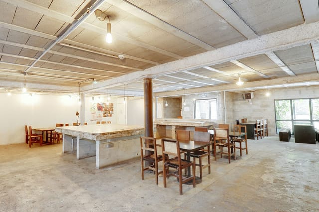 Versatile industrial event space with natural light for workshops and gatherings.