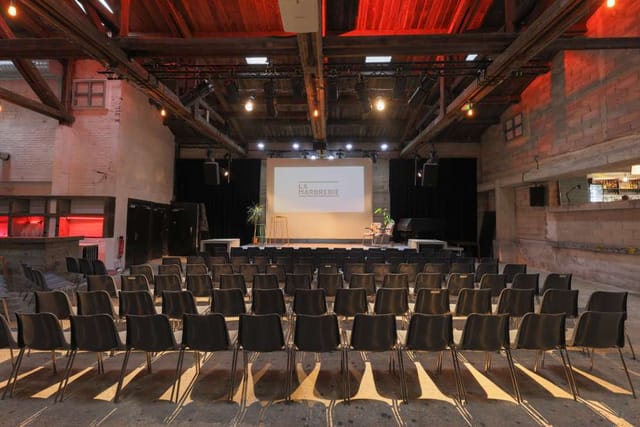 LA LOGE VIP event space with modern chairs and warm lighting for corporate gatherings.