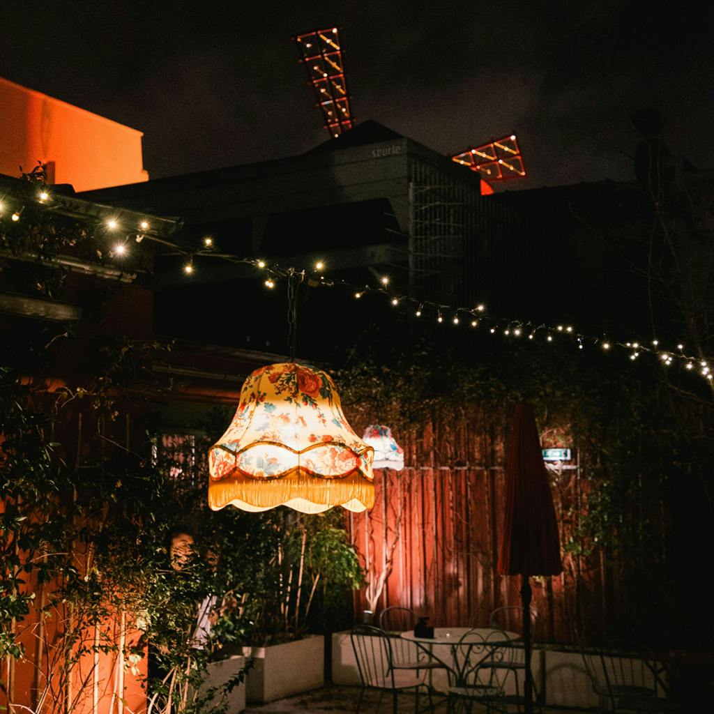 Cozy outdoor event space at Le Bar à Bulles, ideal for gatherings and networking.