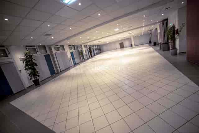 Spacious event venue Salle 7, Les Esselières, perfect for conferences and banquets.