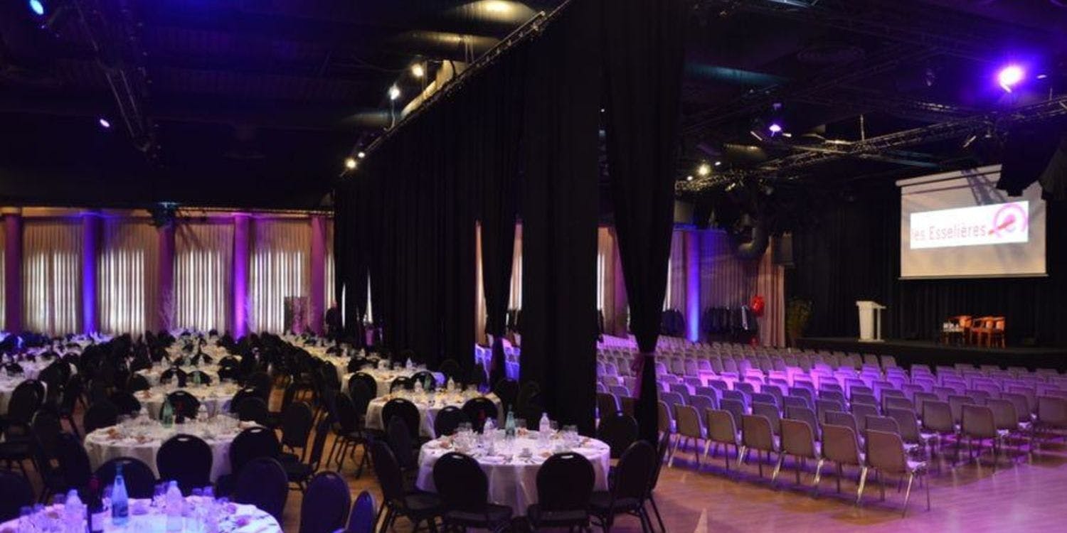 Salle Capella event space with elegant round tables, ideal for conferences and gatherings.