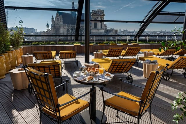 Stylish rooftop terrace at Saint Eustache Lounge, ideal for meetings and networking events.