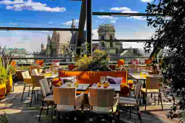 Saint Eustache Lounge