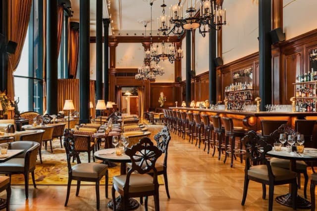 Saint Eustache Lounge