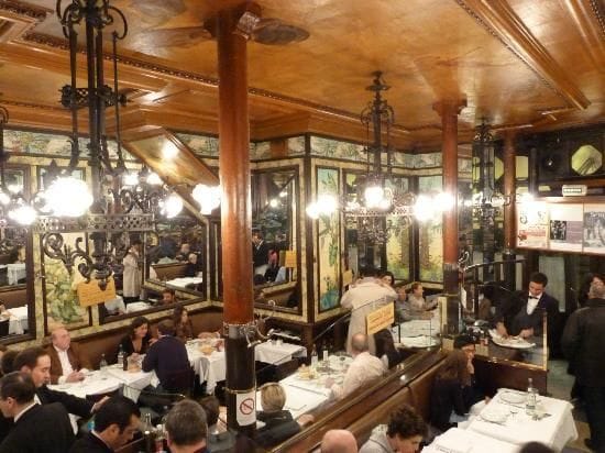 Brasserie Lipp restaurant with vintage decor, perfect for intimate gatherings and networking events.