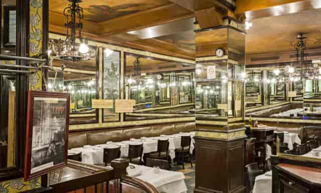 Elegant Brasserie Lipp restaurant with vintage lighting, perfect for networking events.