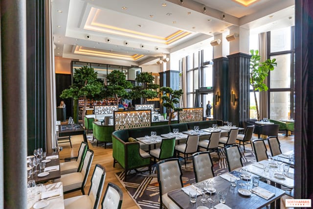 Elegant dining space at Café de l'Homme, perfect for upscale events and receptions.