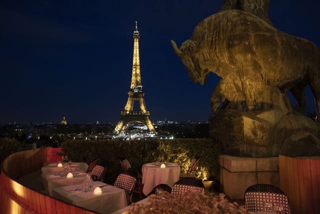 Elegant rooftop dining at Café de l'Homme with Eiffel Tower views, perfect for events.