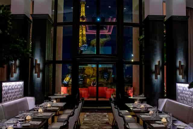 Elegant dining space at Café de l'Homme with Eiffel Tower view, ideal for upscale events.