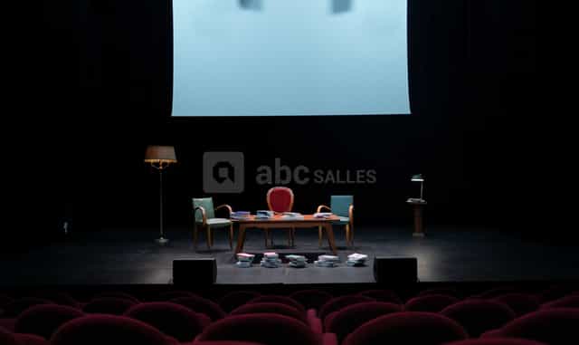 Salle Lautréamont stage setup for panel discussion with red velvet seating.