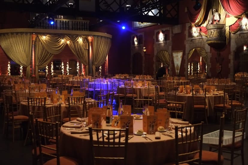 Elegant banquet hall at Salons Vénitiens, perfect for corporate events and social gatherings.