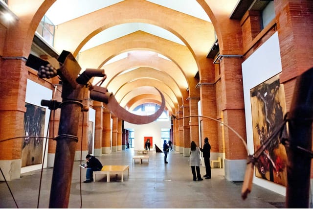 Art museum in Les Abattoirs with high arched ceilings, perfect for exhibitions and corporate events.