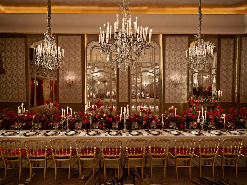 Elegant banquet table in Haute Couture Salon, Hôtel Plaza Athénée for luxury events.