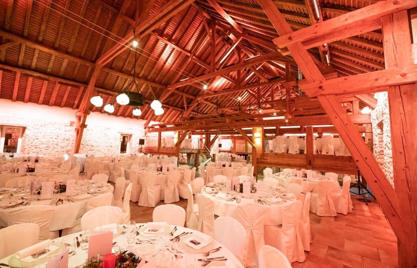 Elegant banquet hall with rustic beams, ideal for weddings and corporate events.