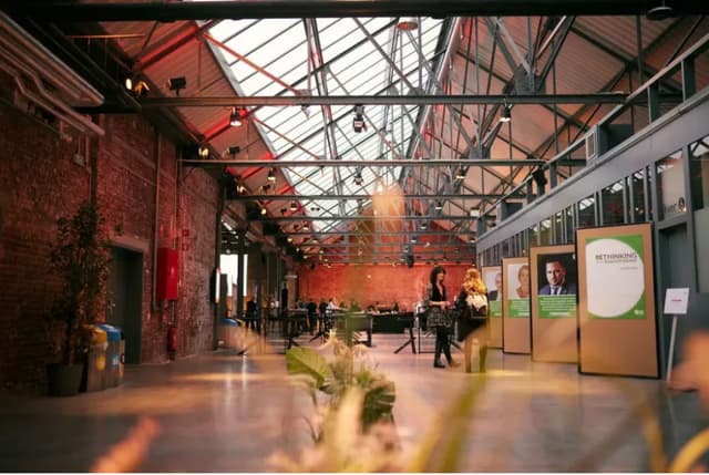 Riverside, Restaurant & Mezzanine