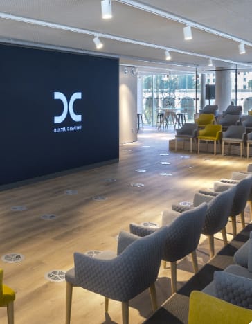 U-shaped auditorium in Como 94, modern event space for corporate meetings and workshops.