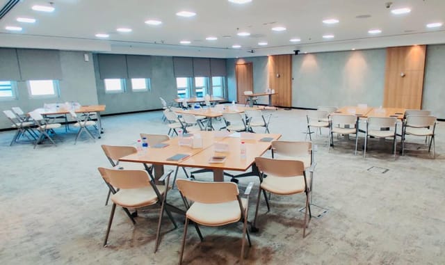 Versatile conference room in Dubai Knowledge Park, ideal for workshops and meetings.