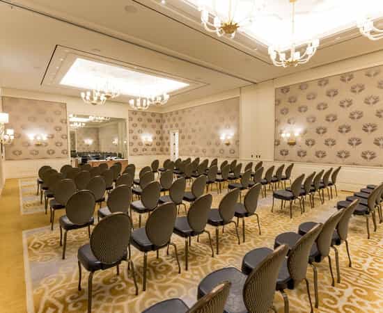 Lulwa Meeting Room at Four Seasons Dubai, theater-style seating for presentations and workshops.