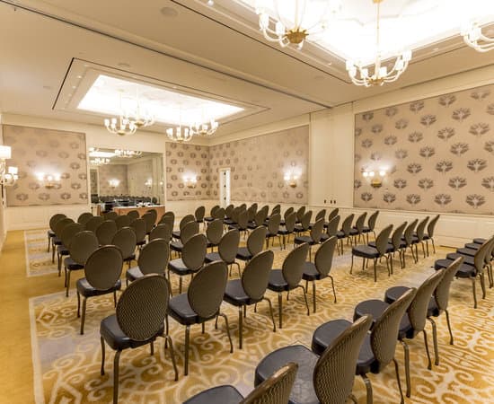 Lulwa Meeting Room