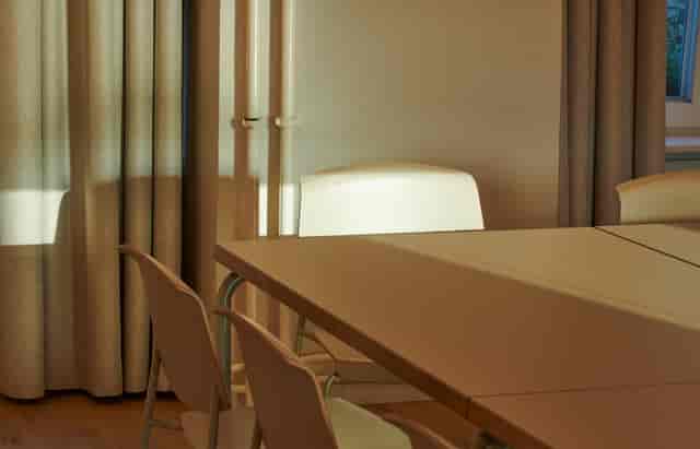 Modern meeting room at Michelberger Hotel, ideal for workshops and collaboration.