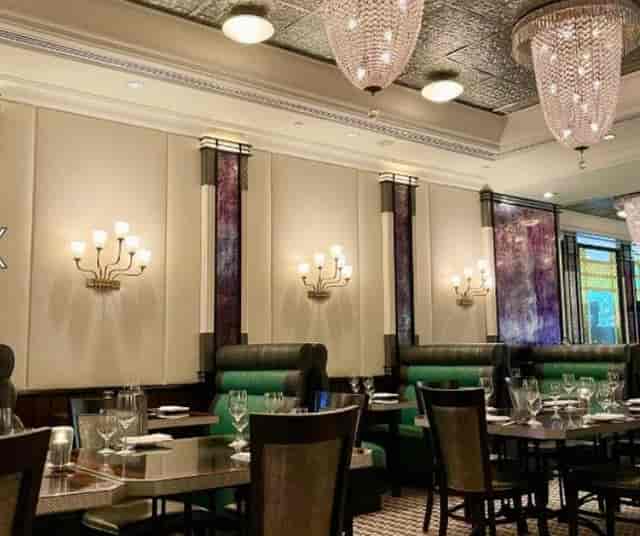 Elegant dining space at Bostonian Seafood & Grill, perfect for corporate events and gatherings.