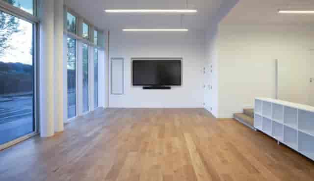 Giacometti Lab event space with natural light, ideal for meetings and workshops.