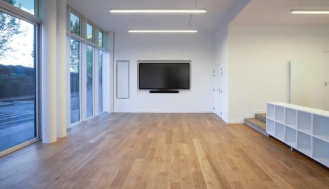 Giacometti Lab event space with natural light, ideal for meetings and workshops.