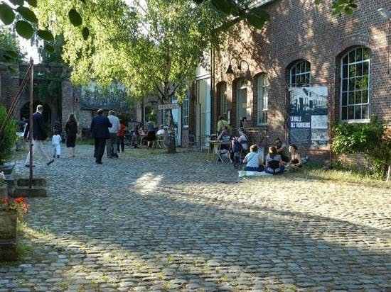Charming outdoor venue with cobblestone paths for networking events and receptions.