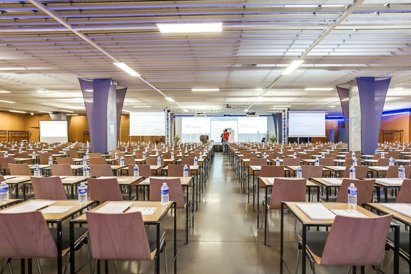 Spacious conference room at Espace Charenton, ideal for workshops and presentations.