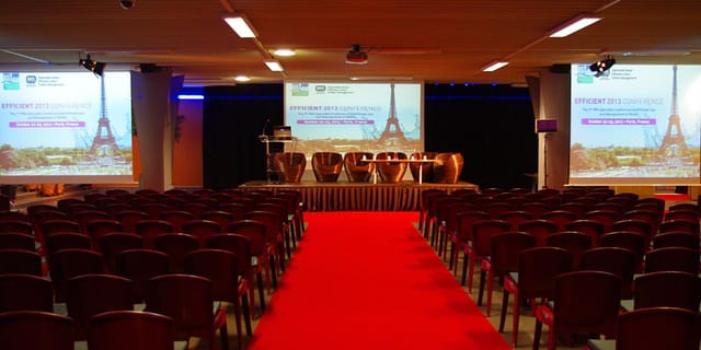 Conference room with red carpet and Eiffel Tower backdrop at Espace Charenton.