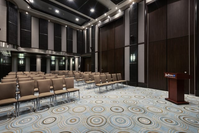 Al Nada 1 meeting room at Radisson Blu, Dubai - modern design for corporate events.