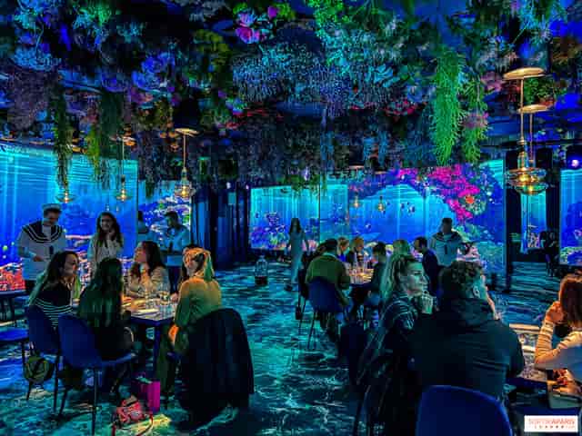 Aquarium de Paris restaurant with vibrant underwater theme, perfect for events and gatherings.