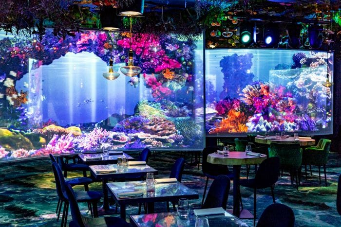 Underwater-themed restaurant in Aquarium de Paris, ideal for unique events and gatherings.