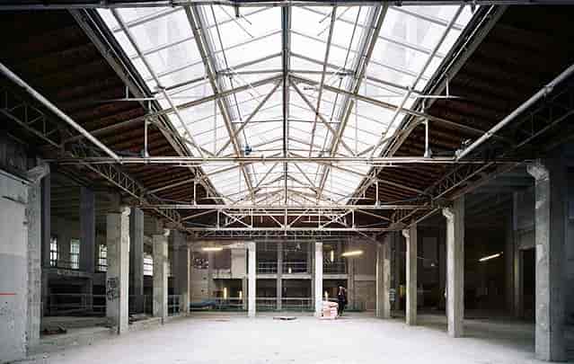Saut du Loup venue with high ceilings, ideal for creative events and exhibitions.