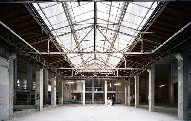 Saut du Loup venue with high ceilings, ideal for creative events and exhibitions.