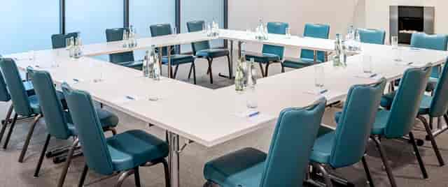 U-shaped meeting room in NH Berlin Alexanderplatz, ideal for collaborative discussions.